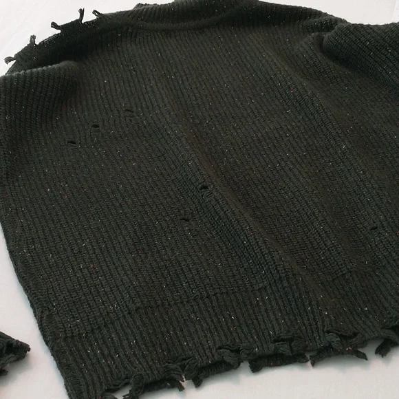 👀NWT! Distressed sweater, tagged as M but more like L/XL. Dark green.See pics. - Picture 7 of 13